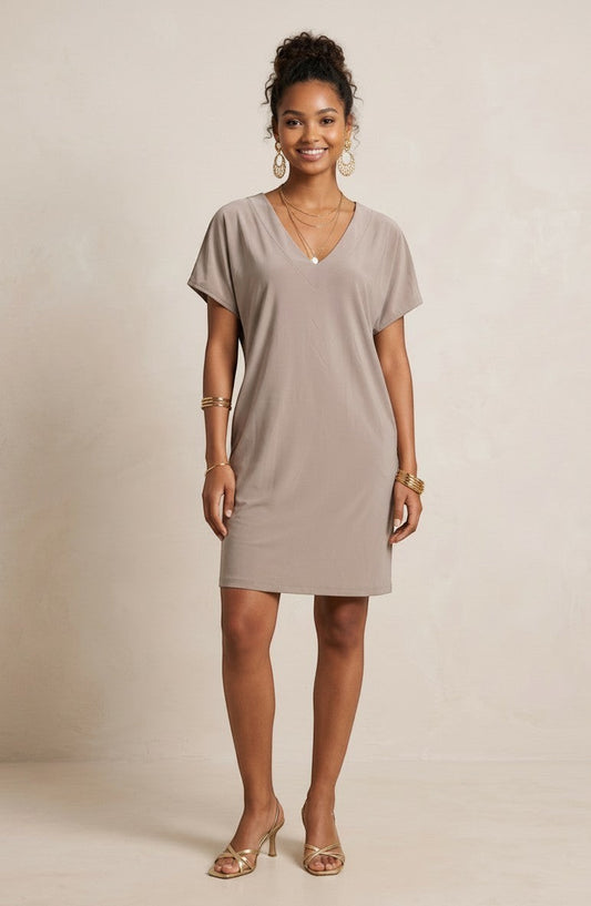 Osanna Creazione taupe short straight dress with V-neck and short sleeves, sold with a belt.