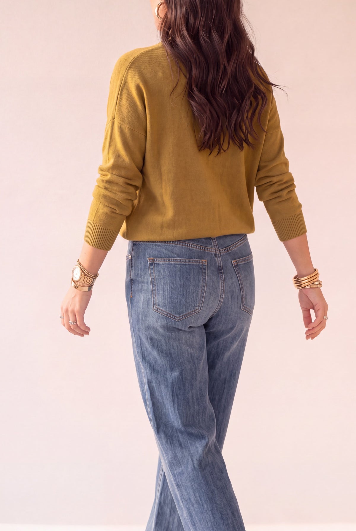 Pull Laoali kaki à col V, vue de dos – Osanna Creazione