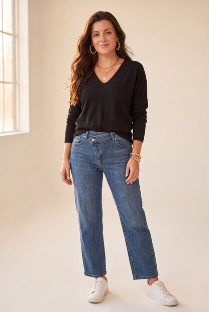 Pull Laoali noir à col V, vue de face – Osanna Creazione