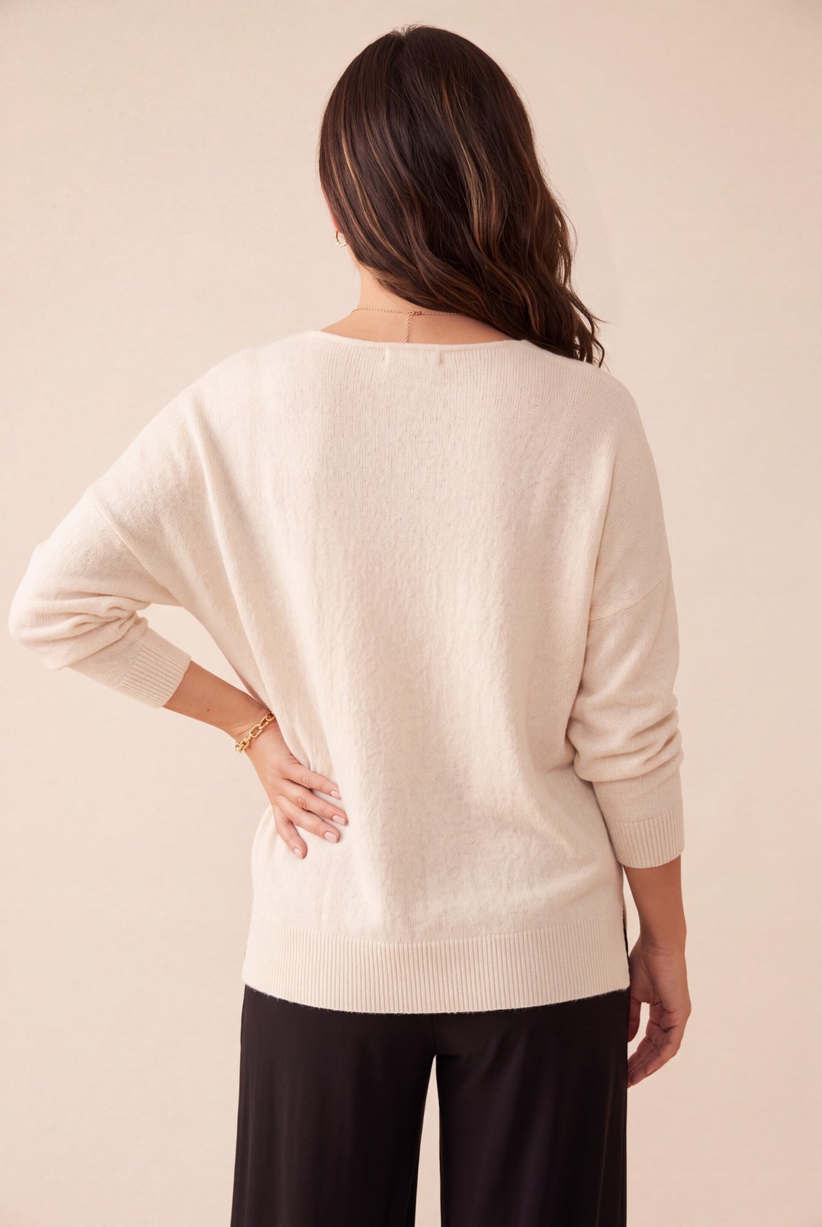 Pull SCOLLO écru femme, vue de dos – Sélection OSANNA