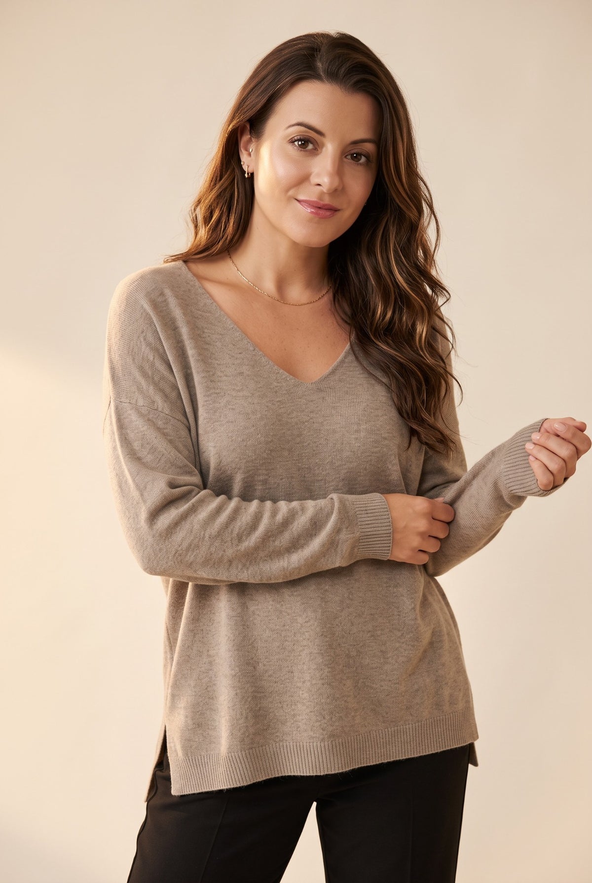 Pull SCOLLO taupe femme, vue de face – Sélection OSANNA