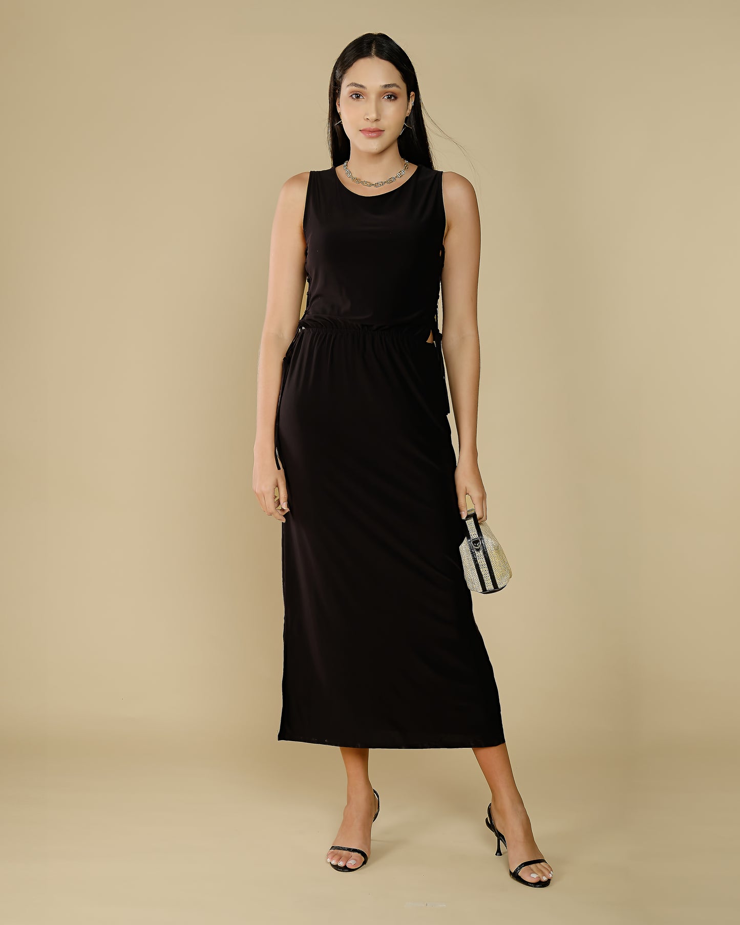 Robe longue sans manches noire - Bezia